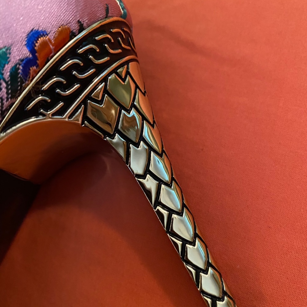 Shoes - Picture 5 of 5